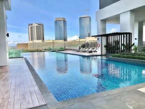 Mid Valley Southkey with Bathtub and Straits View for family toodlers 8 to 14pax